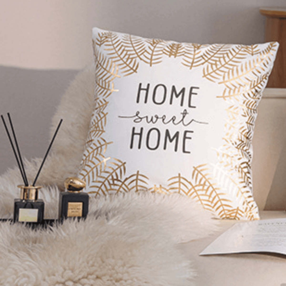 White Velvet Cushion Cover with 'Home Sweet Home' Print – Decorative Pillowcase (45x45 cm)